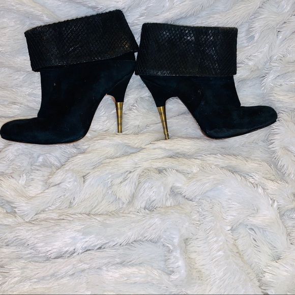Elizabeth and James Rizzo Suede Cuff Heel 8 1/2 - Picture 6 of 11